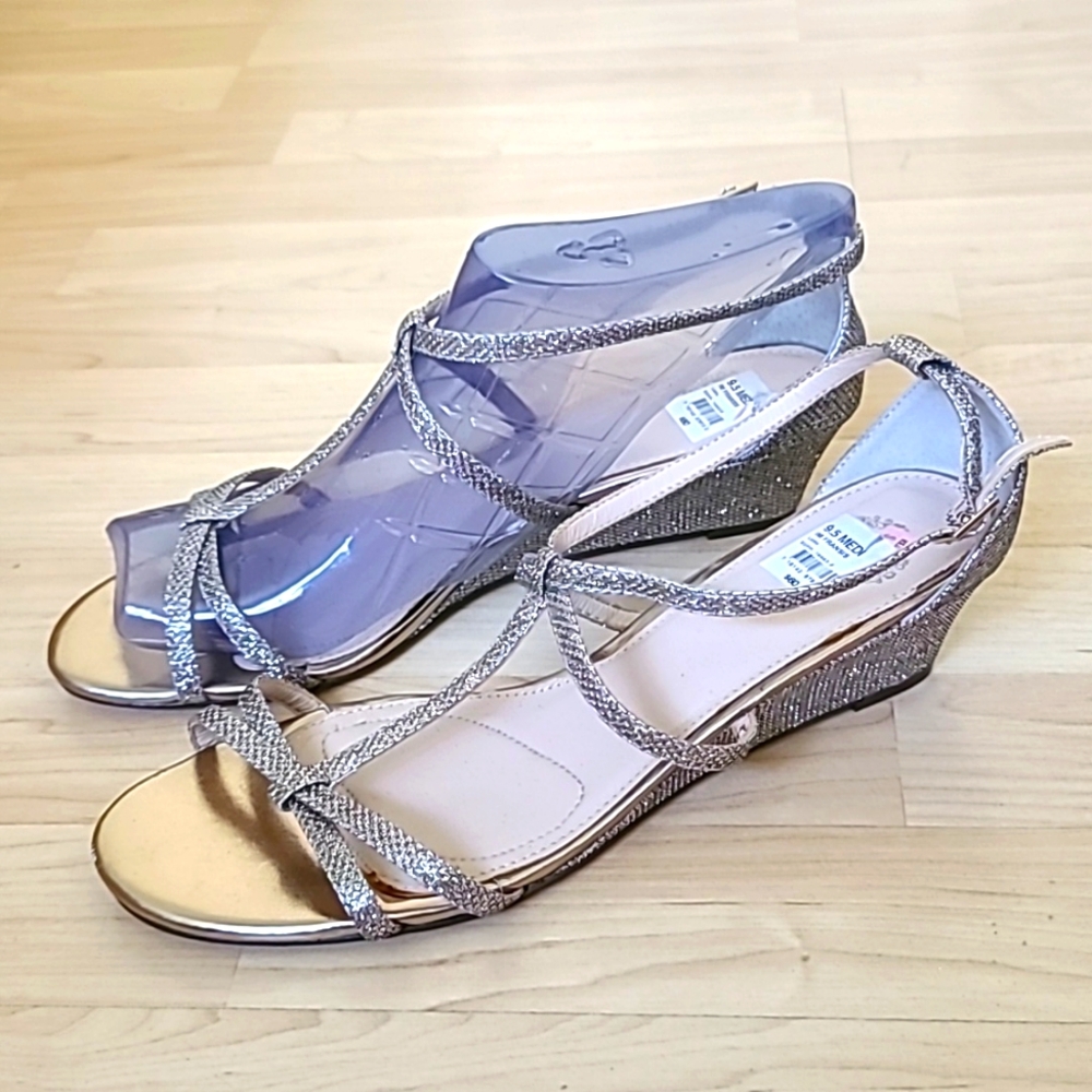Vince Camuto Gladiator Ankle Strap Sparkly Gold/Beige Wedge Sandal Size 9.5M